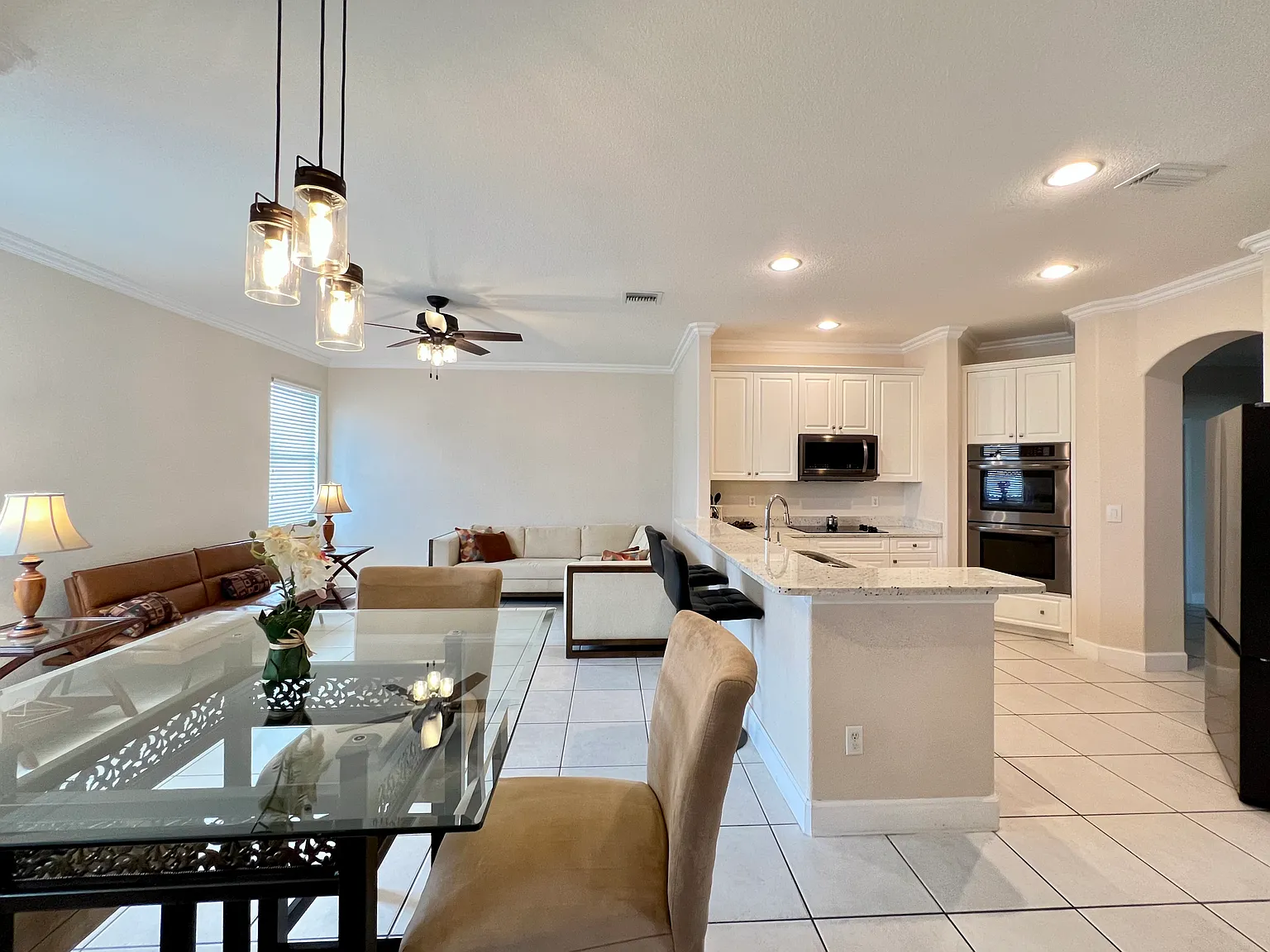 4 bed, 2402 sqft, $775 — Photo 4