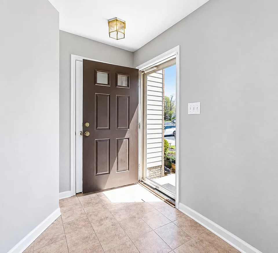 2 bed, 2.5 bath, 1756 sqft, $2,395 — Photo 2