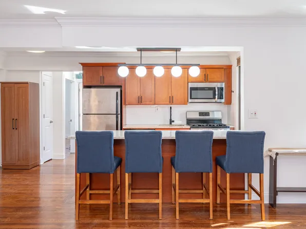 269 Bennett Avenue image 2 of 12