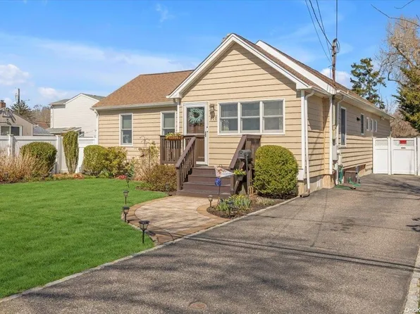 510 4th Avenue, East Northport, NY 11731