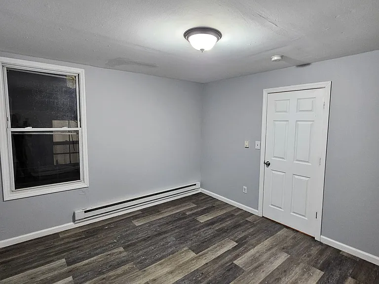 961 Grove St #2R — Photo 12
