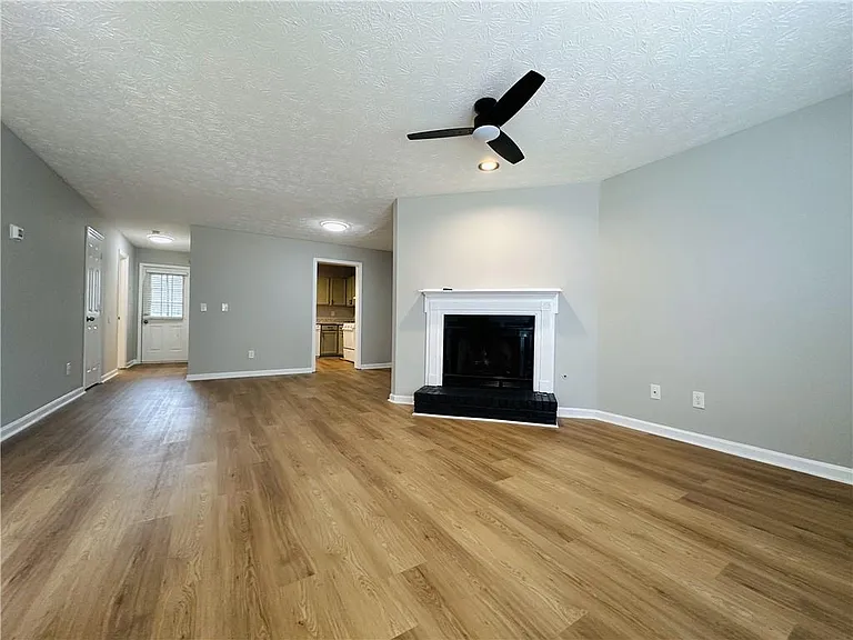 1016 Kennesborough Rd NW — Photo 5