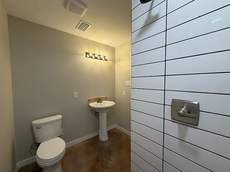 957 Woods Ave — Photo 11