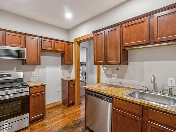 4th image of 1494 E 115th St #9