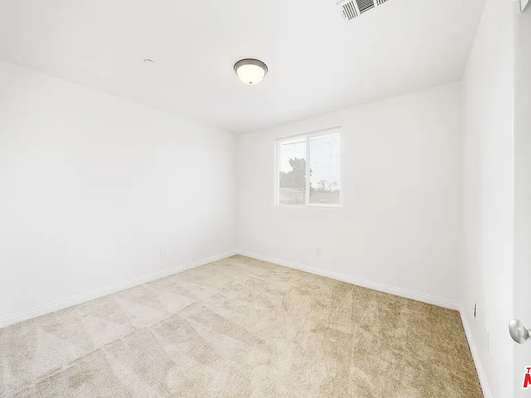 838 E 80th St #838 — Photo 6