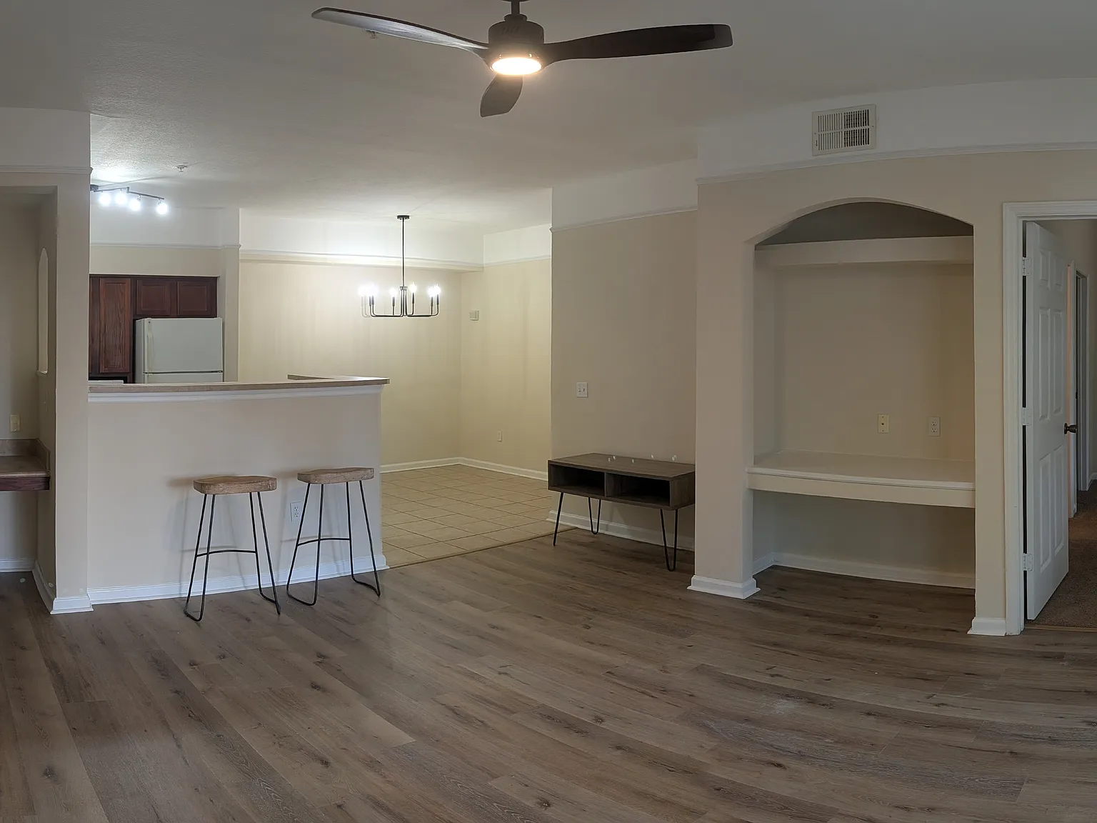 2 bed, 1118 sqft, $1,700 — Photo 3