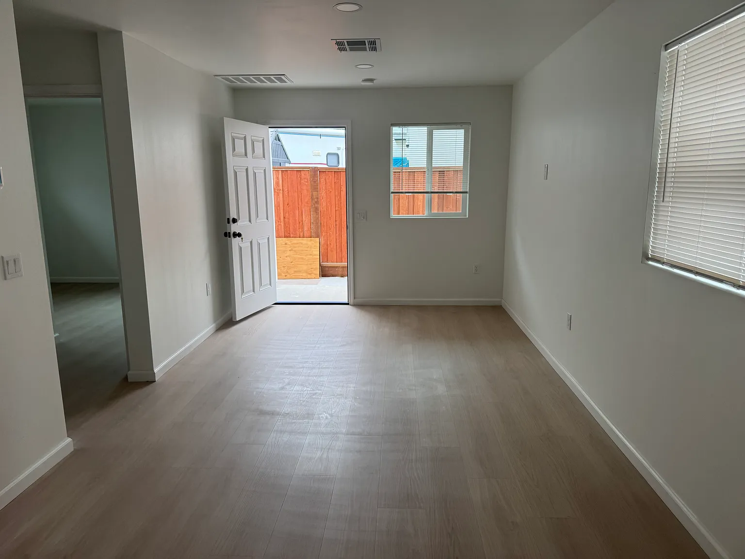 445 Sonoma Ave — Photo 2
