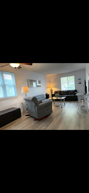 2 bed, 1.5 bath, 1200 sqft, $2,095 — Photo 3
