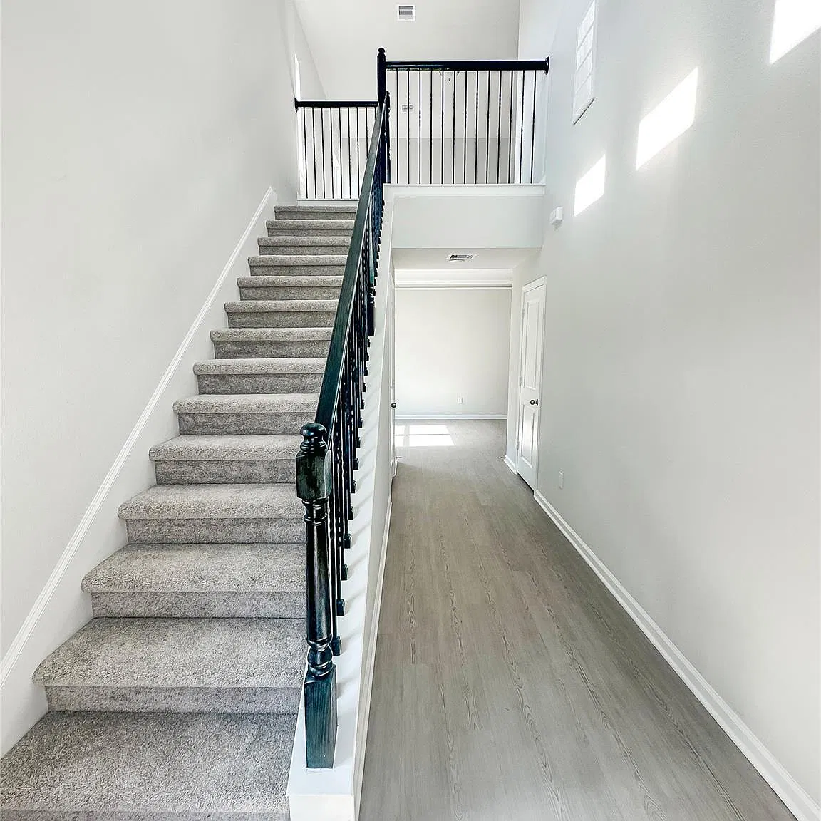 4 bed, 2.5 bath, 2397 sqft, $2,400 — Photo 4