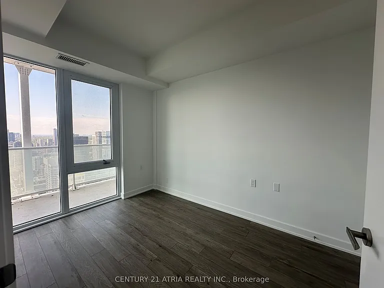 88 Queen St E #5615 — Photo 10