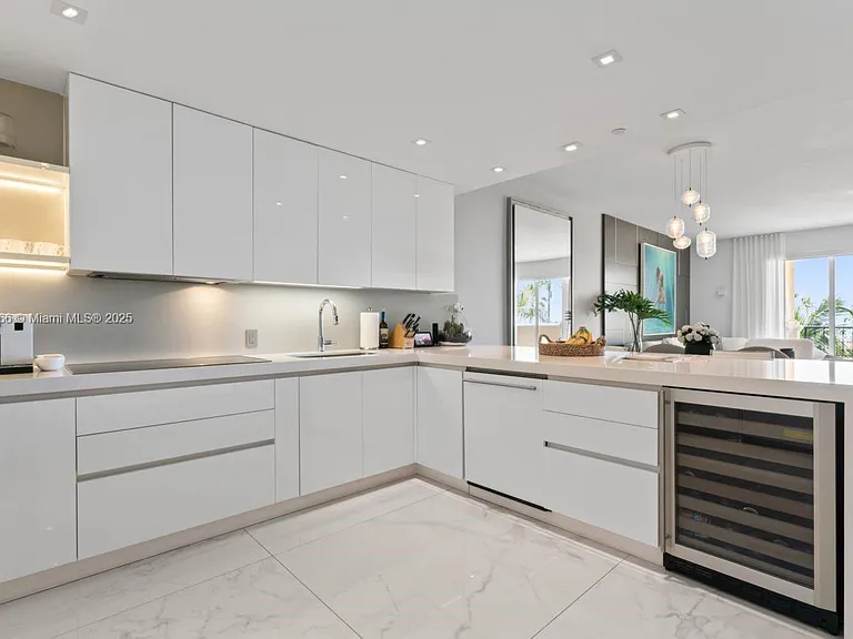 19143 Fisher Island Dr #19143 — Photo 22