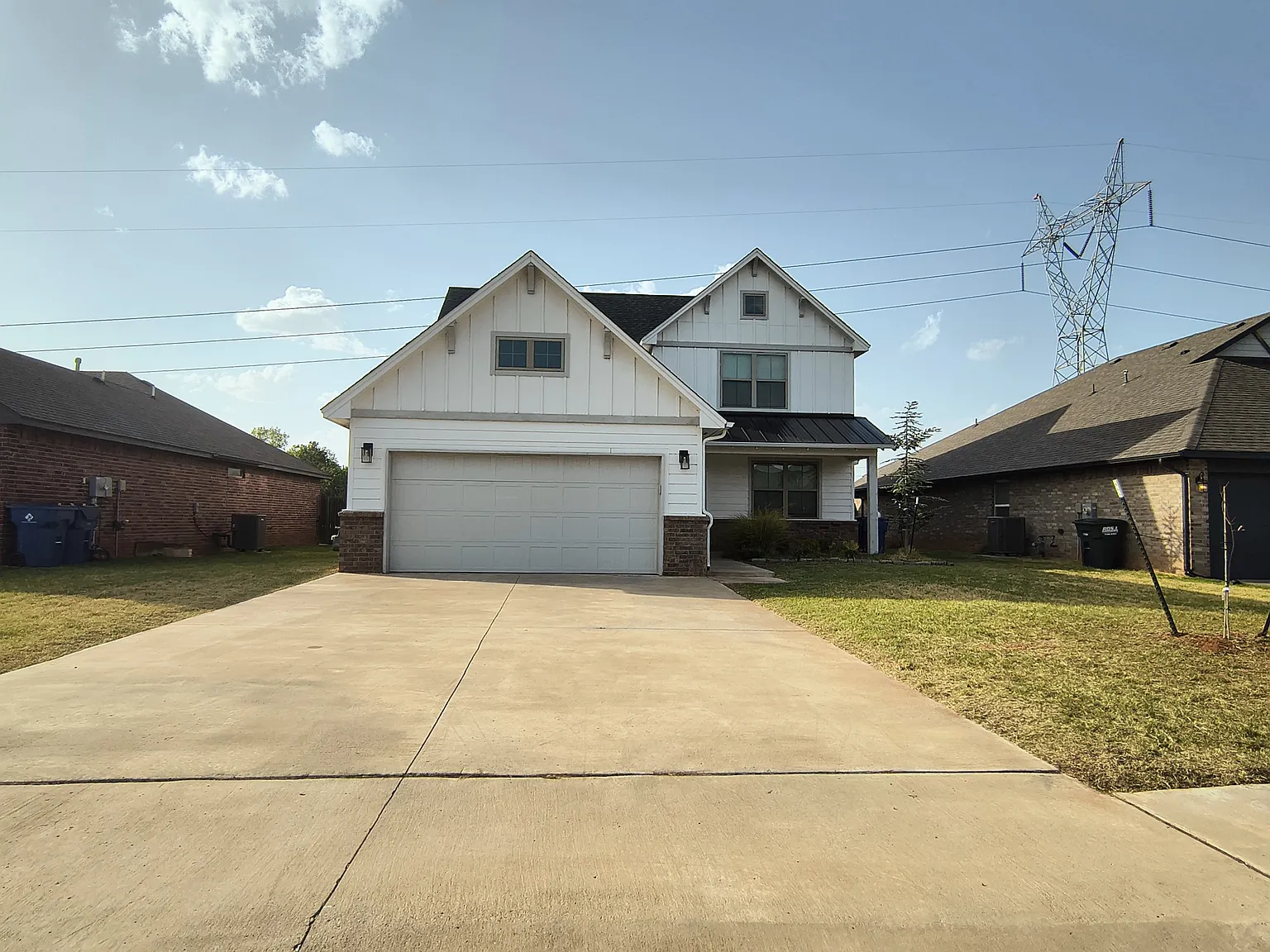 3 bed, 2.5 bath, 2448 sqft, $2,800 — Photo 2