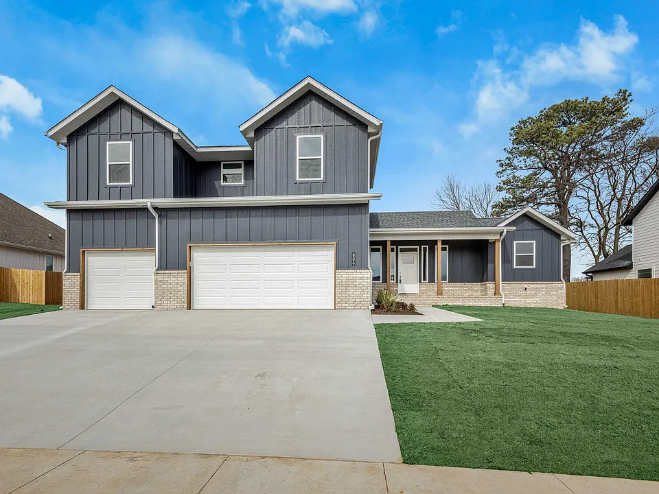 806 Mueller Way
