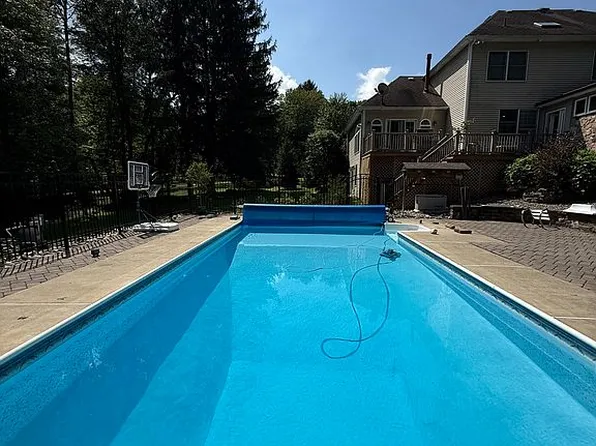 1002 Fox Hollow Rd, Stroudsburg, PA 18360