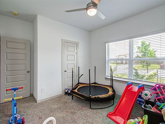 5th image of 22 Desert Spring Ln
