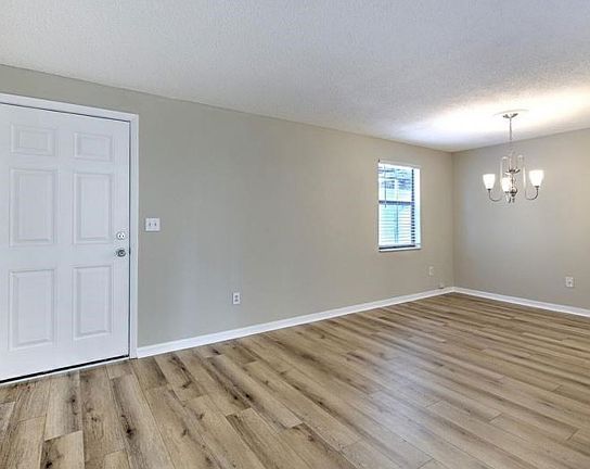 Entrance to living room and dinning room