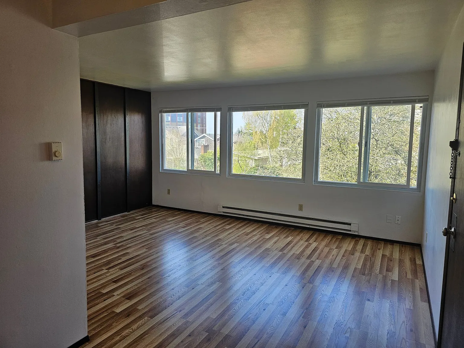 Lancer Apartments: Leasing Specials! Beautiful Mid-Century Units in West Seattle — Photo 2