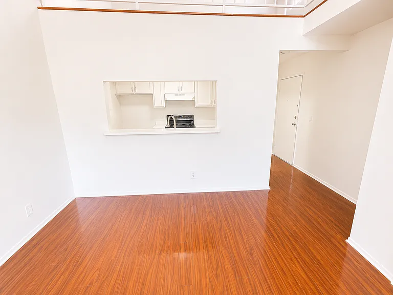 15020 Burbank Blvd — Photo 18