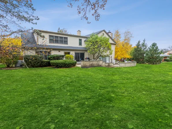 8 Ivy Ln, Oak Brook, IL 60523