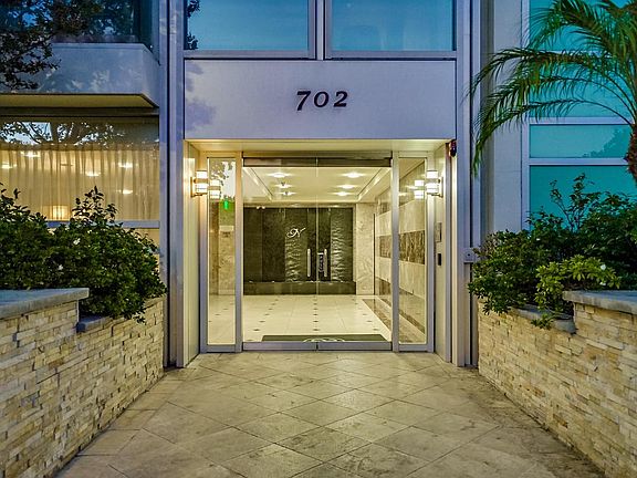 4th image of 702 S Serrano Ave APT 802