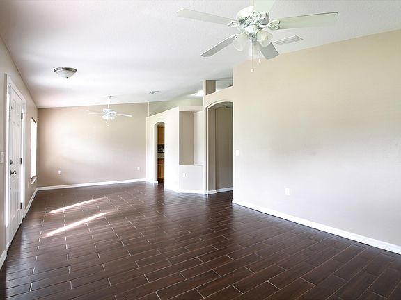 2nd image of 6 Dogwood Pl