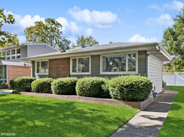150 N Caroline Ave, Elmhurst, IL 60126
