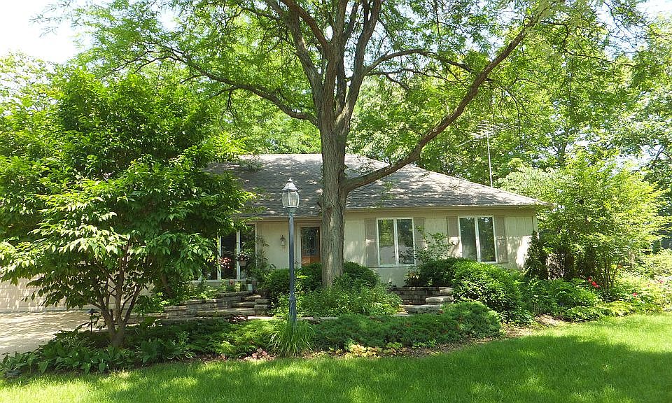 2nd image of 16 Crofton Rd