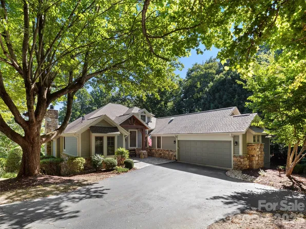 1 Meadow Ridge Ln, Hendersonville, NC 28739