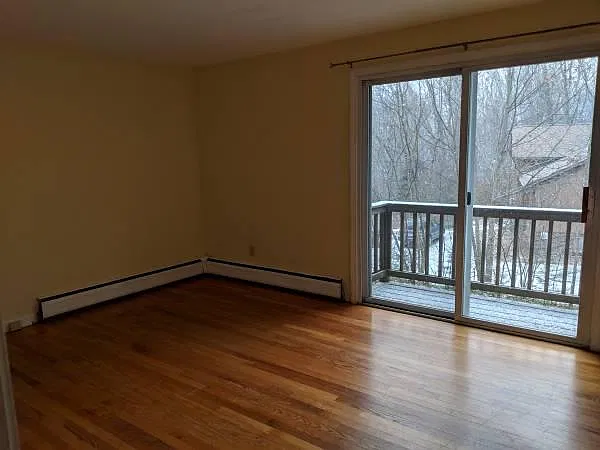4 bed, 1.5 bath, 1272 sqft, $3,950 — Photo 2