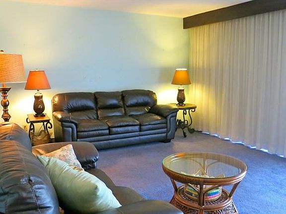 4th image of 3041 Camelot Dr