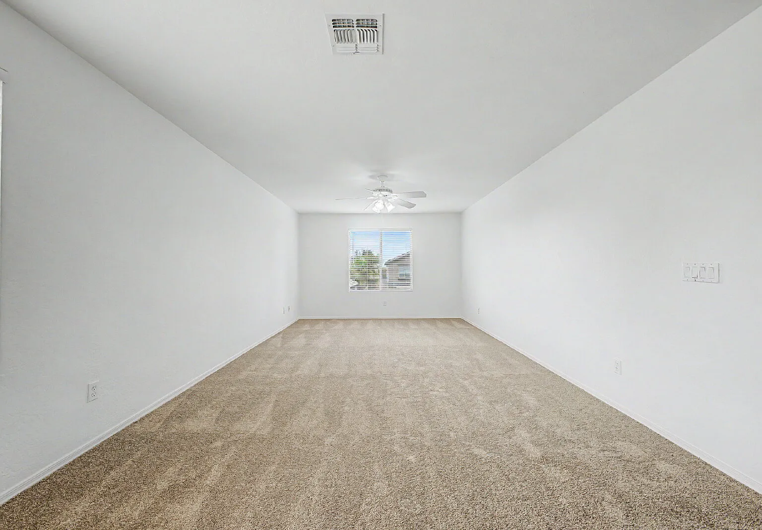 4 bed, 2.5 bath, 2494 sqft, $2,010 — Photo 2