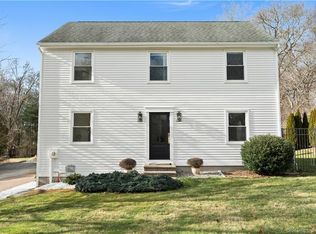 5 Goundry Dr, Waterford, CT 06385
