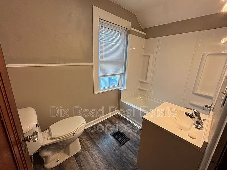 4013 E 3rd St — Photo 18