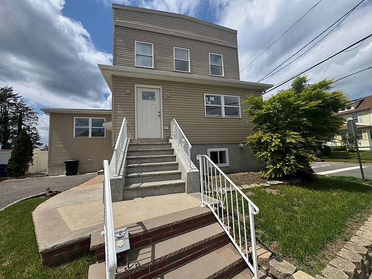 49 Summit Ave #2 — Photo 23
