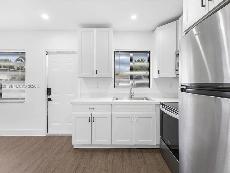 1918 Taft St — Photo 13