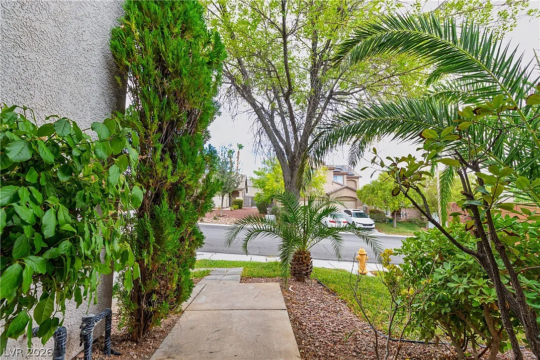 3 bed, 3.0 bath, 1722 sqft, $2,250 — Photo 3