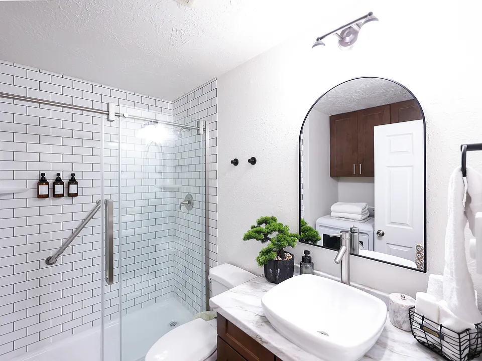 403 E 8th Ave #1