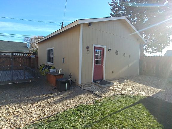 4th image of 1441 Douglas Ave