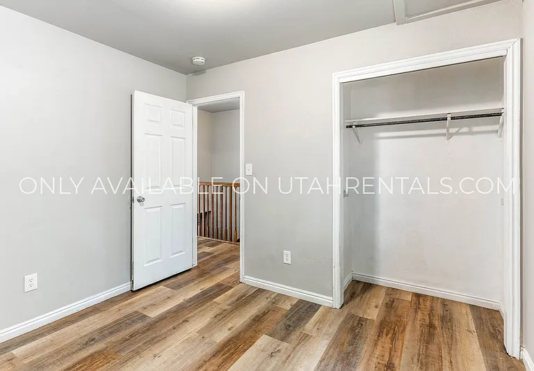 139 N Center St — Photo 13