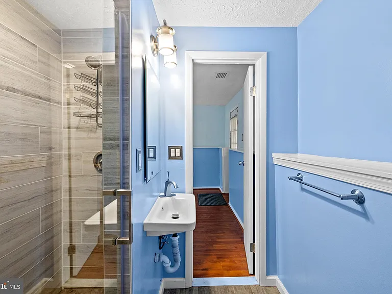 8469 Rippled Creek Ct — Photo 26
