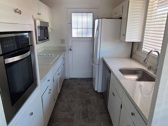 3rd image of 5352 Creely Ave