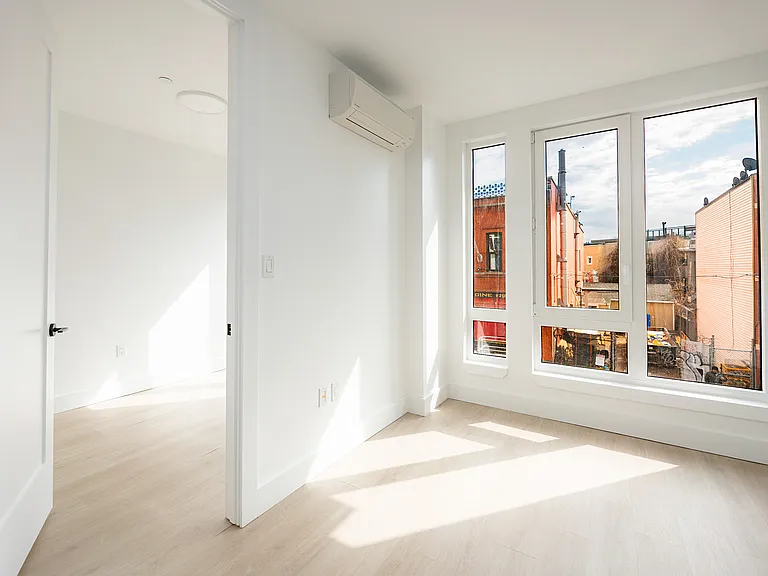 649 Hart St #2L — Photo 7