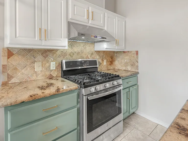 1209 Portsmouth Ct — Photo 4