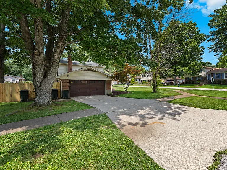 10404 Lark Park Dr — Photo 28