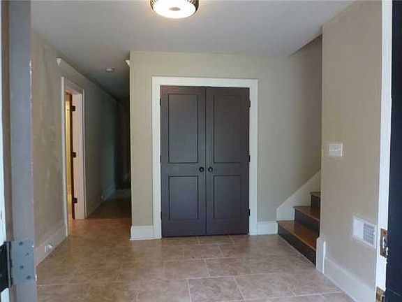 2nd image of 1181 Park Pl N