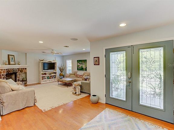5th image of 343 S Creek Dr