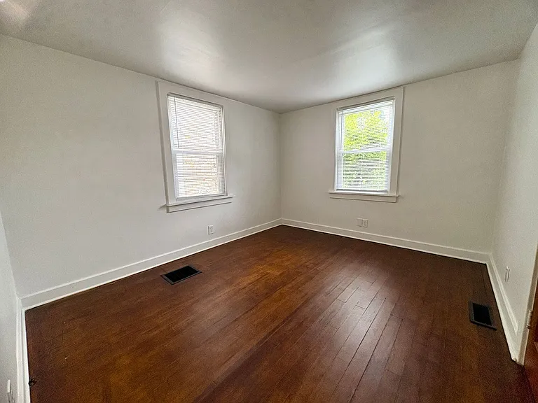 423 W Penn St — Photo 15