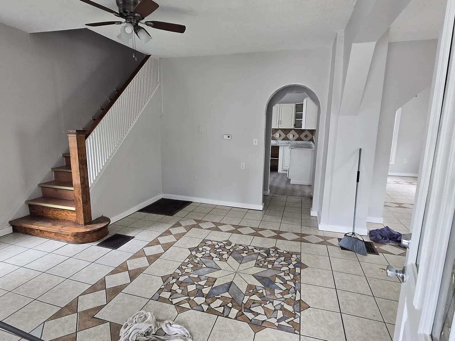 4 bed, 1.5 bath, 1616 sqft, $2,200 — Photo 3