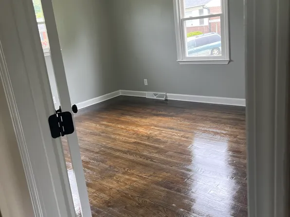 3831 Barkwood Dr, Winston Salem, NC 27105