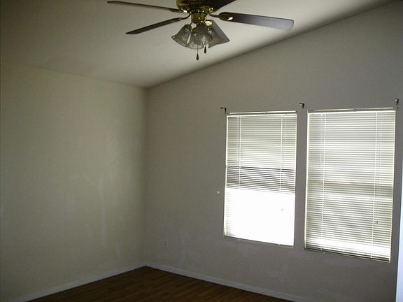 3rd image of 186 Shadywood Ave